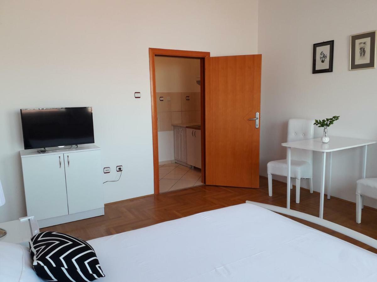 Apartman Dunja Ns 2 โนวีซาด ภายนอก รูปภาพ