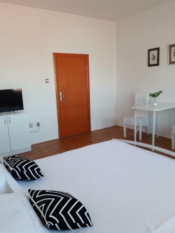 Apartman Dunja Ns 2 โนวีซาด ภายนอก รูปภาพ