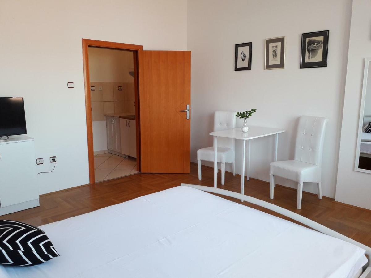 Apartman Dunja Ns 2 โนวีซาด ภายนอก รูปภาพ