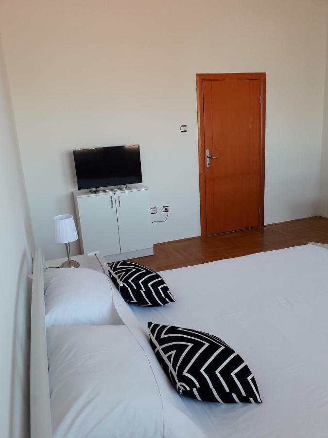 Apartman Dunja Ns 2 โนวีซาด ภายนอก รูปภาพ