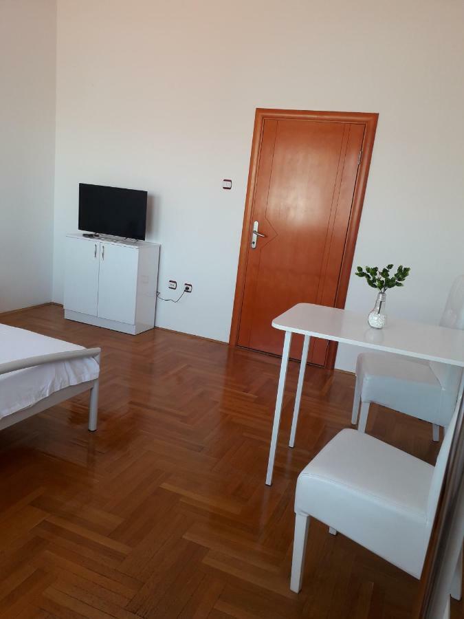 Apartman Dunja Ns 2 โนวีซาด ภายนอก รูปภาพ