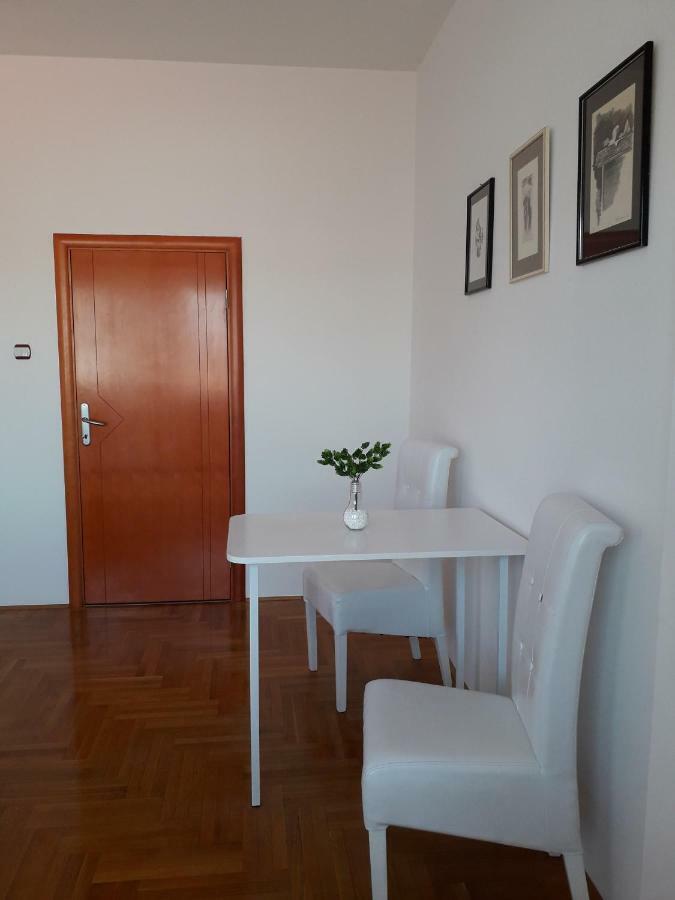 Apartman Dunja Ns 2 โนวีซาด ภายนอก รูปภาพ